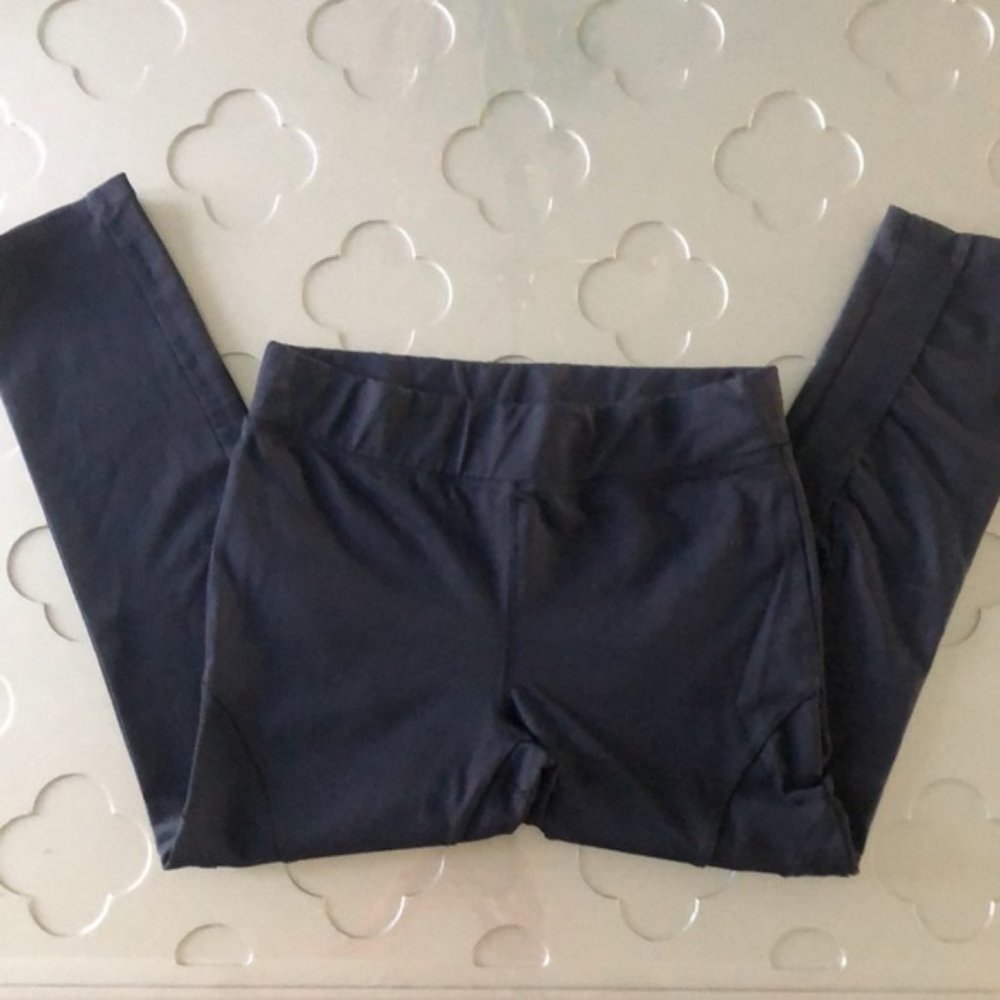 FOREVER 21 Black Skinny Legging, Workout Capri Pant, size Small